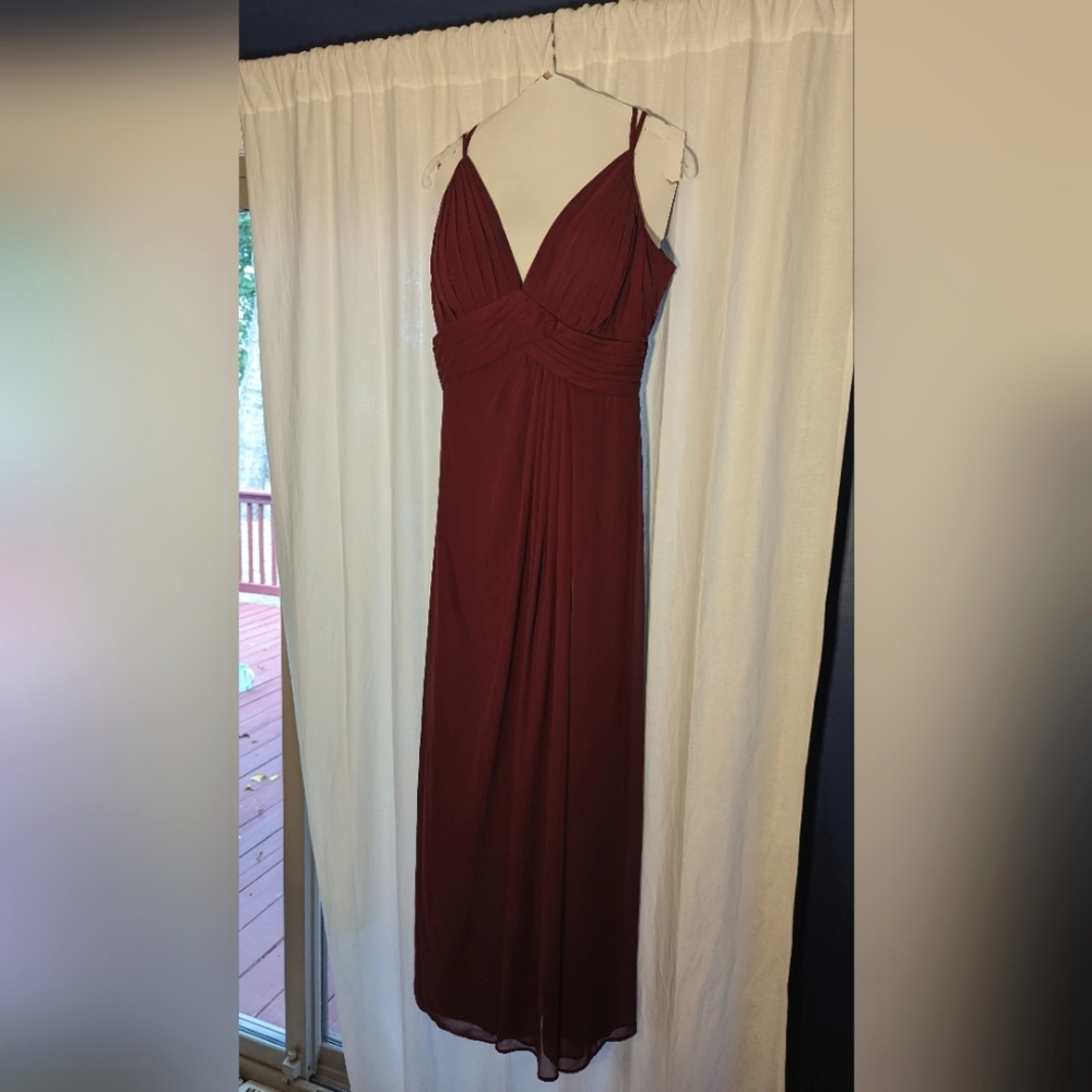 Merlot Azazie A12 Gown. Gorgeous Back Detail